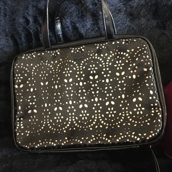 🌺🗝🖤VICTORIAS SECRET BLACK LASER CUT ROSE GOLD METALLIC CASE🖤🗝🌺 - Picture 8 of 10